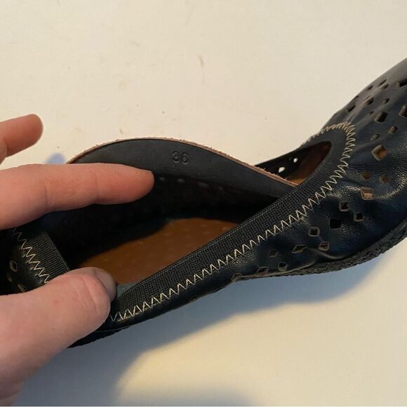 Taos Untold Ballet Flat Leather laser cut Black rounded toe flats-36US 5 - Picture 8 of 9